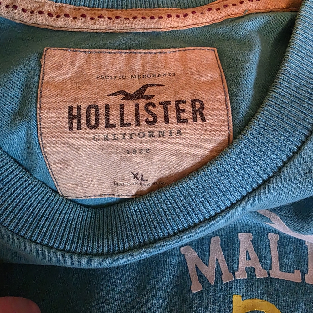 Hollister Men's Blue Long Sleeve Tee